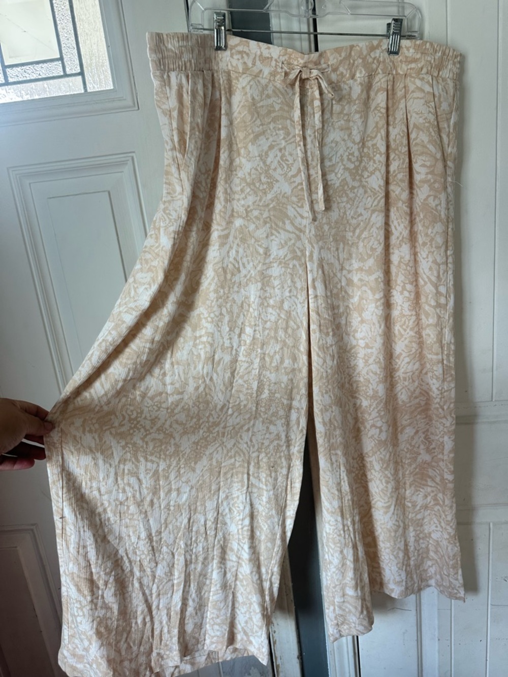 NWT Torrid Wide Leg Washable Gauze High Rise Pants - Animal Swirl 2 Short - Picture 3 of 5